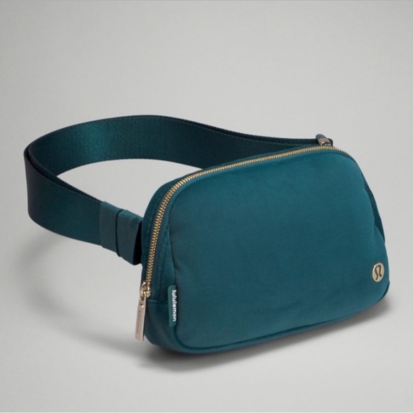 LULULEMON Everywhere Belt Bag JASPER GREEN/GOLD VELOUR 1L RARE TIK TOK Famous - Picture 11 of 14